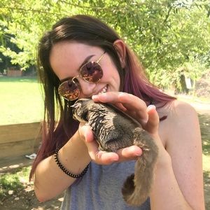 Meet your Posher, Cassandra